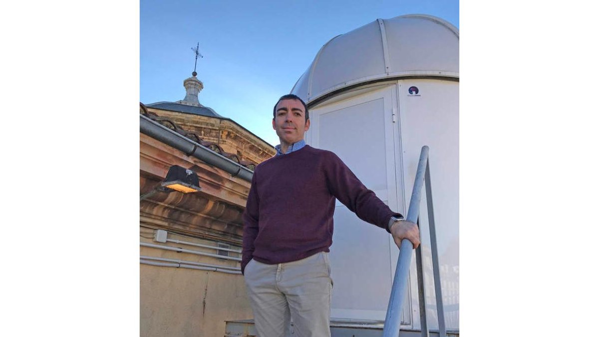 Francisco Javier de Cos, es catedrático en la Universidad de Oviedo e investigador planetario