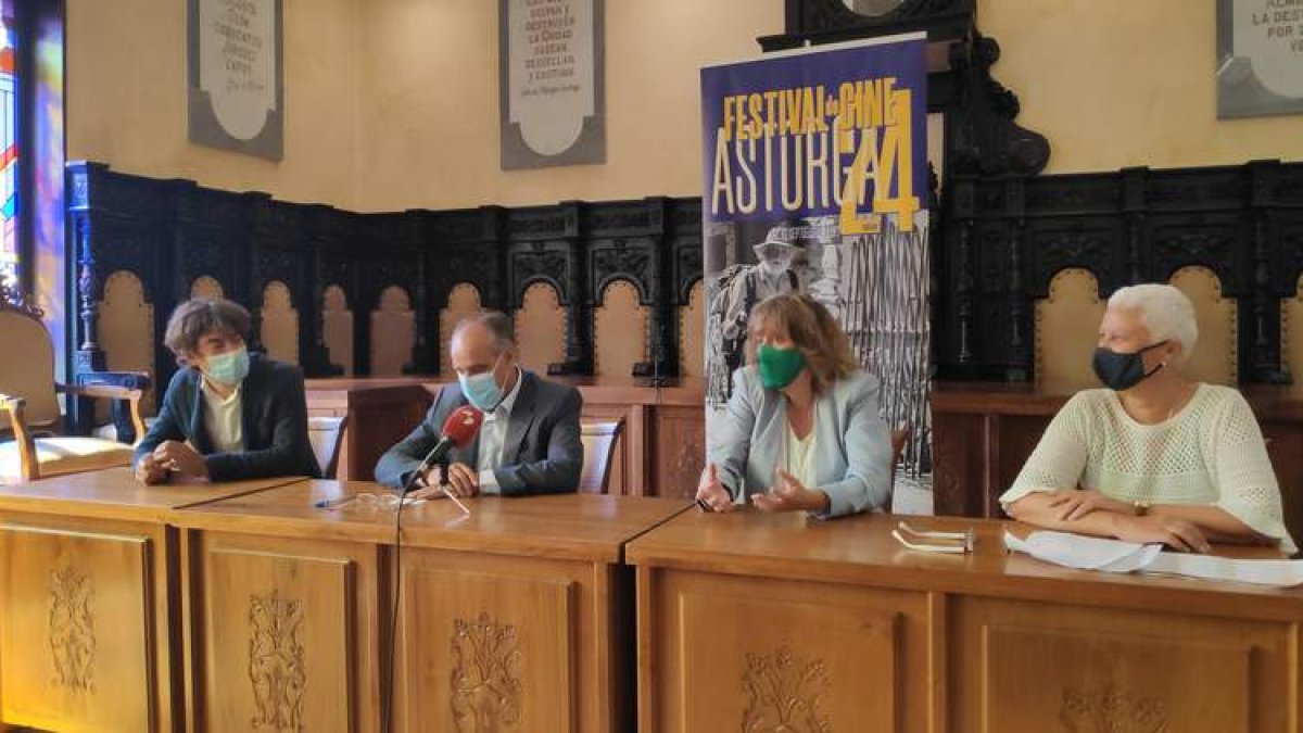 López Presa, Perandones, Alonso-Cortés y Rubio, ayer durante la presentación de los actos del Festival de Cine de Astorga. A. R.
