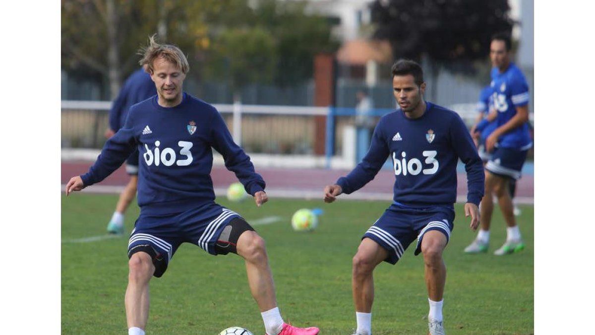 Khomchenovskyy y Acorán estarán disponibles para Albacete tras cumplir el canario su sanción.