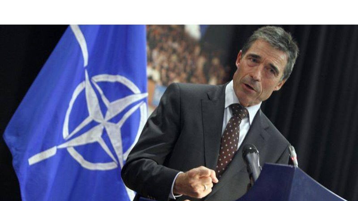 El secretario general de la OTAN, Anders Fogh Rasmussen, durante una rueda de prensa el pasado 21 de octubre, tras la caída de Sirte, en Bruselas.