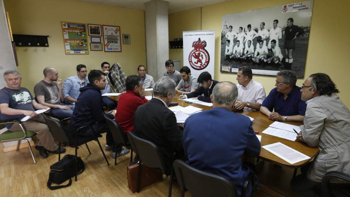 La junta de accionistas de la Cultural y Deportiva Leonesa SAD tomó decisiones fundamentales para la viabilidad de la sociedad.