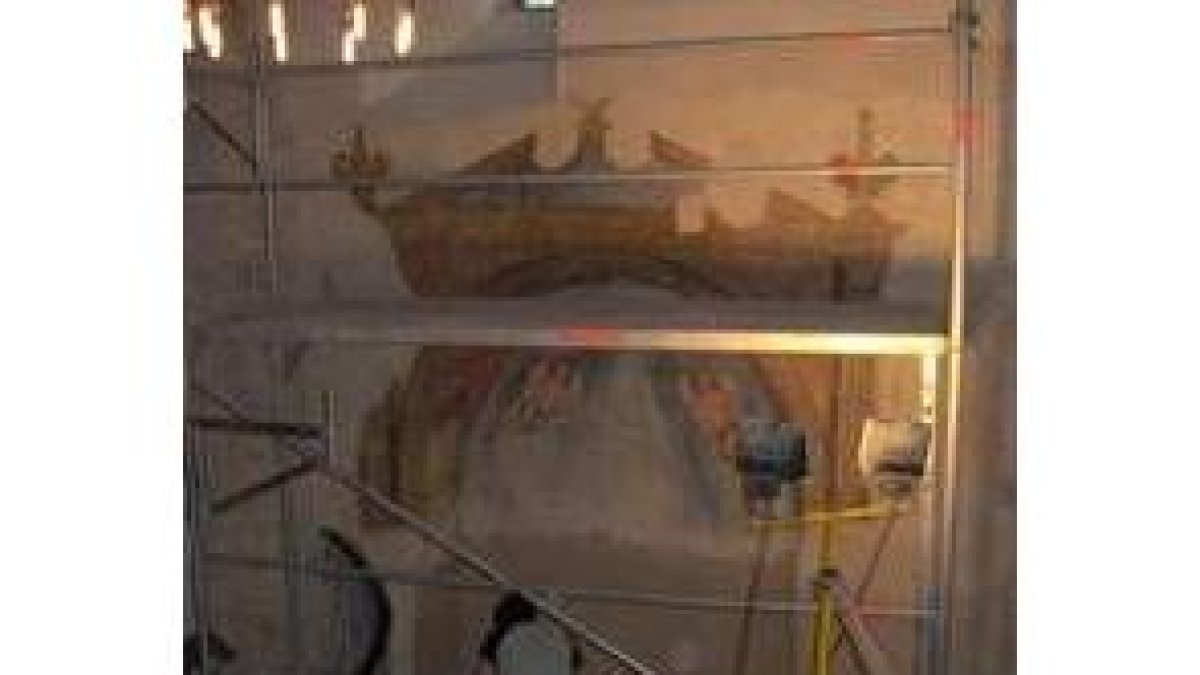 La instantánea recoge los trabajos de restauración en las pinturas