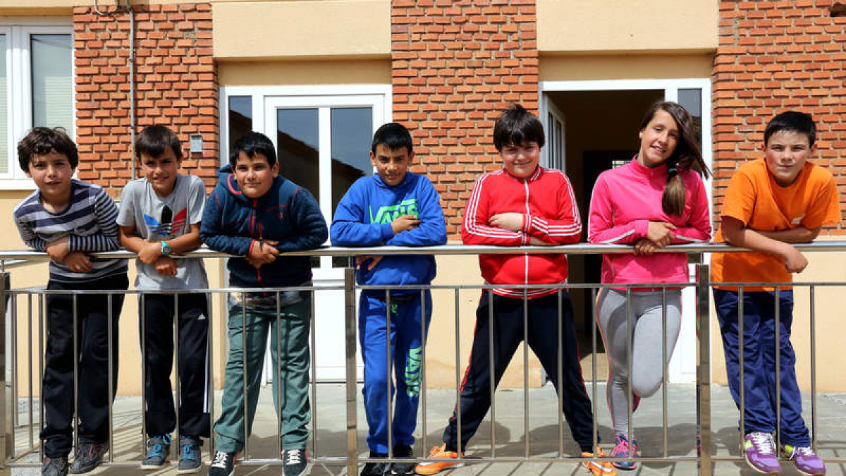 Cinco de los siete escolares de Banuncias se gradúan y faltan dos para que Educación no decrete su cierre.