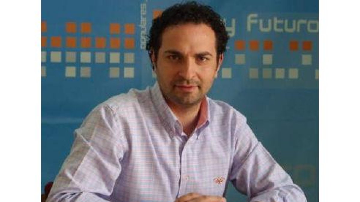 El candidato del PP, Javier Folgueral, en una foto de campaña.