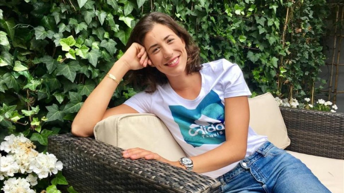 Muguruza posa relajada en la sesión abierta con la prensa
