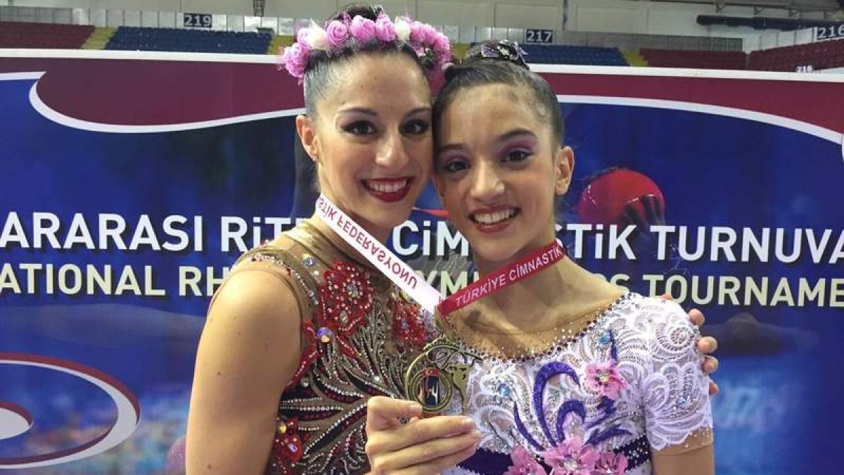 Carolina Rodríguez y Sara Llana, con el oro de la leonesa, tras completar la segunda jornada