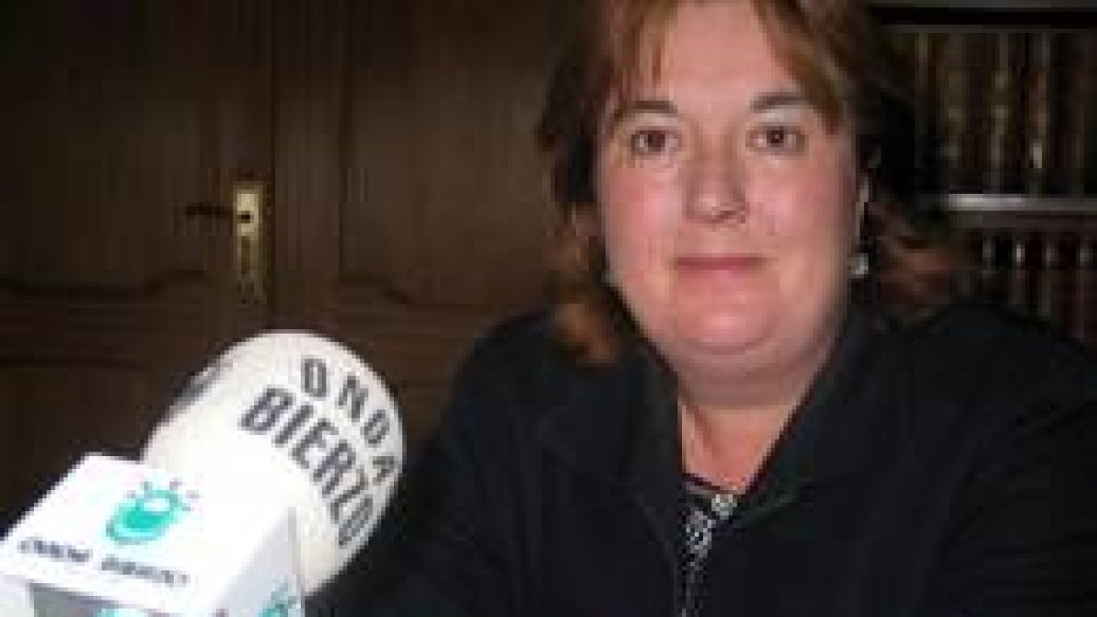 La alcaldesa socialista, Ana Luisa Durán, en su comparecencia de ayer