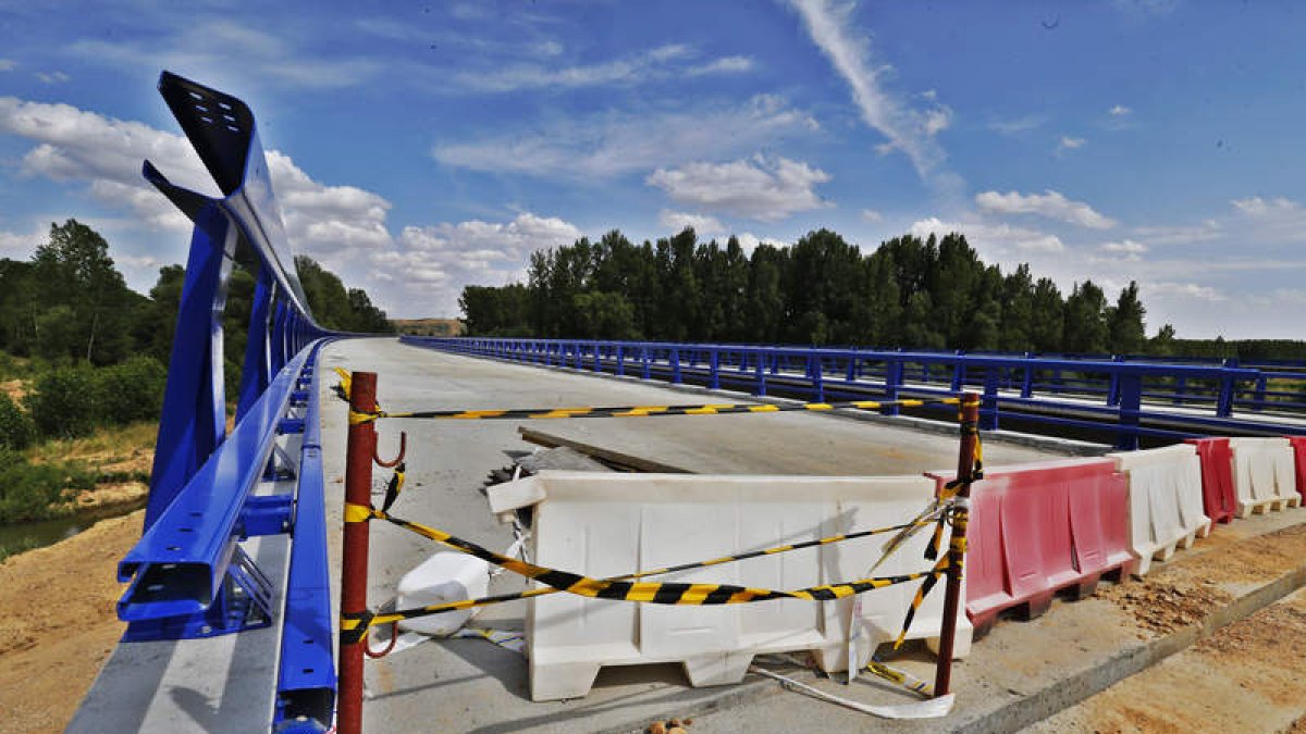 No hay movimiento en el puente sobre el río Esla. RAMIRO