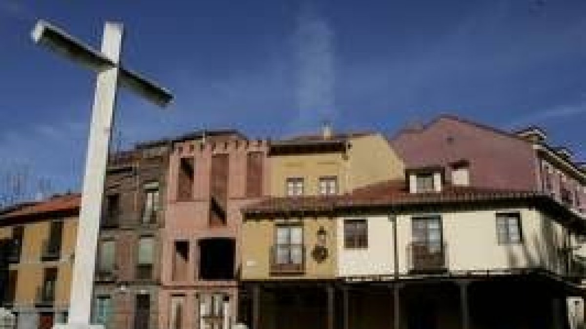 El abandono de esta construcción desluce la castiza y rural estampa de la leonesa plaza del Grano