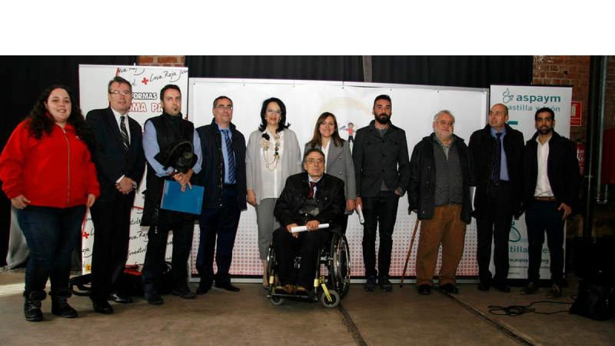 Foto de familia de los participantes en la jornada de ayer en Espacio Vías. f. otero perandones