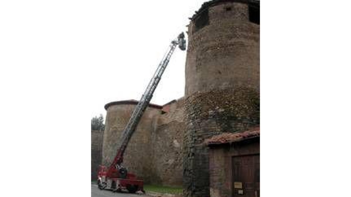 Los Bomberos de León tuvieron que intervenir en un cubo romano