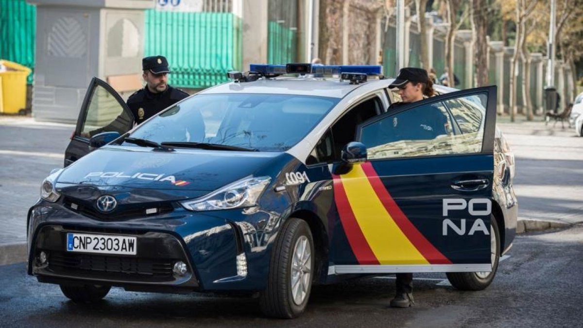 Agentes del Cuerpo Nacional de Policía en León. DL