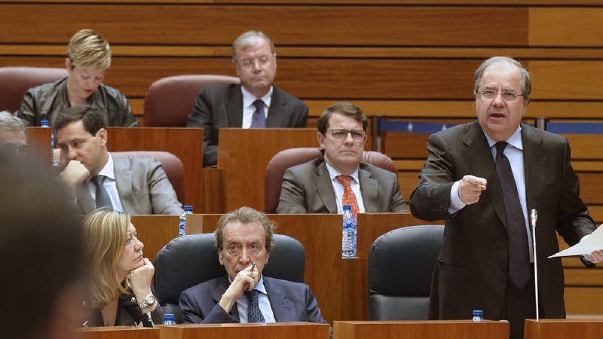 Herrera, ayer, durante su intervención en la sesión plenaria. NACHO GALLEGO