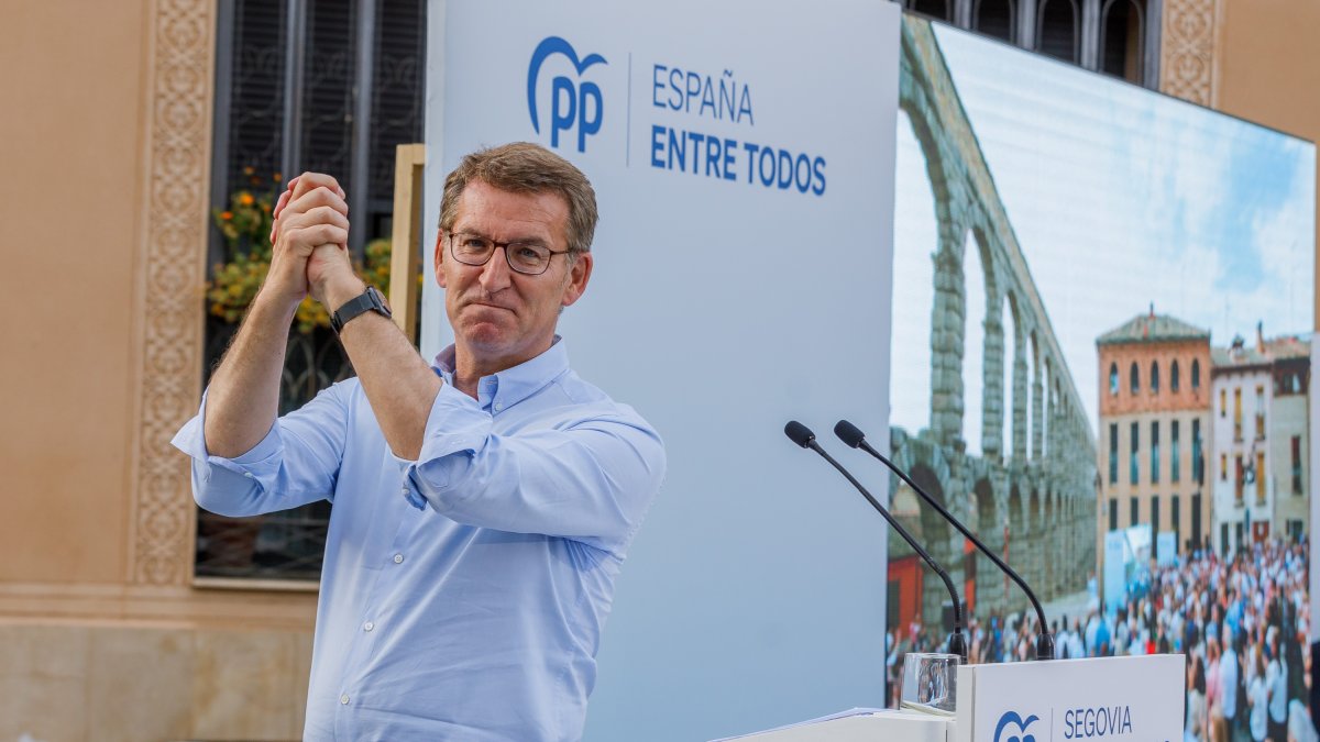 Alberto Núñez Feijóo recordó su estancia en los Maristas de León. DL