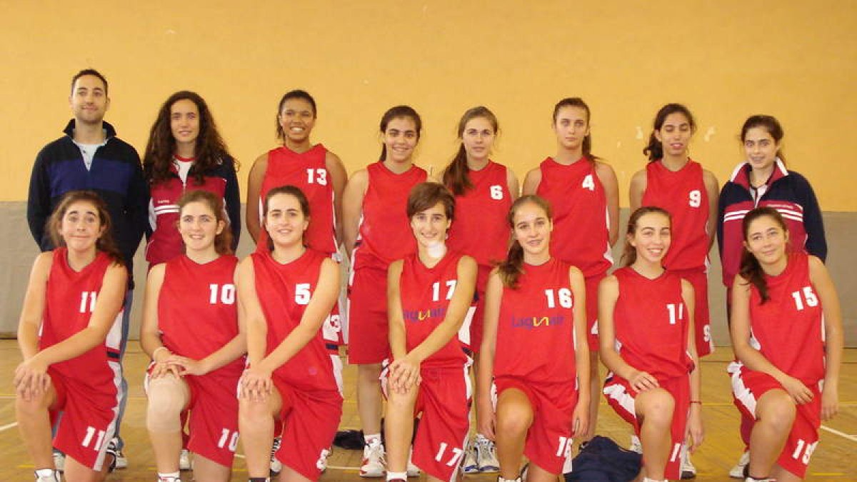 Formación del equipo del Colegio Leonés que milita en la categoría cadete femenino.