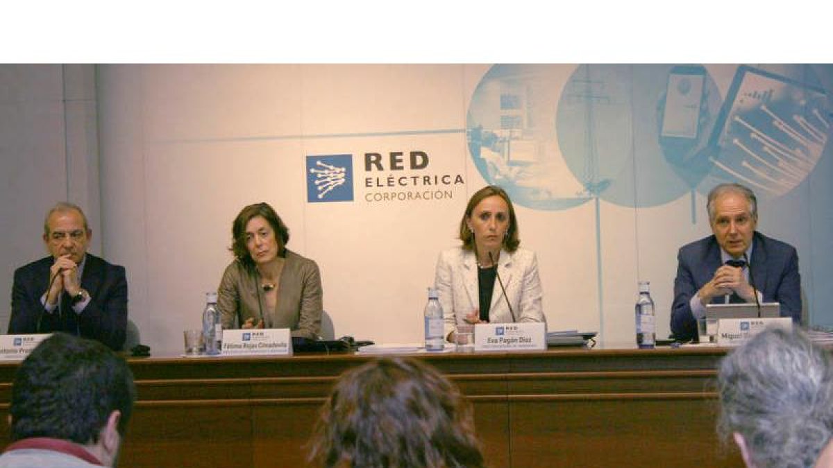 Antonio Prada (Comunicación), Fátima Rojas (Sostenibilidad e Innovación), Eva Pagán (Transporte) y Miguel Duvison (Operación). REE