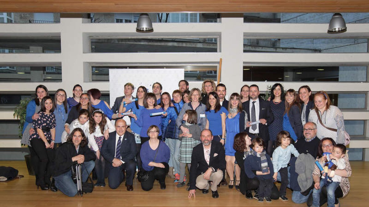Voluntarios y asociados de Autismo León, ayer en el acto del Auditorio Ciudad de León. SECUNDINO PÉREZ