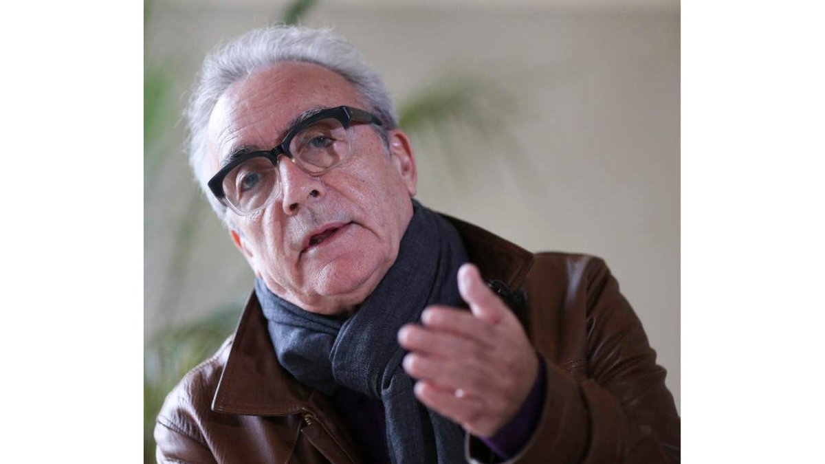 Para el escritor, «un joven que un sábado por la tarde se queda en casa leyendo una novela es una bomba»