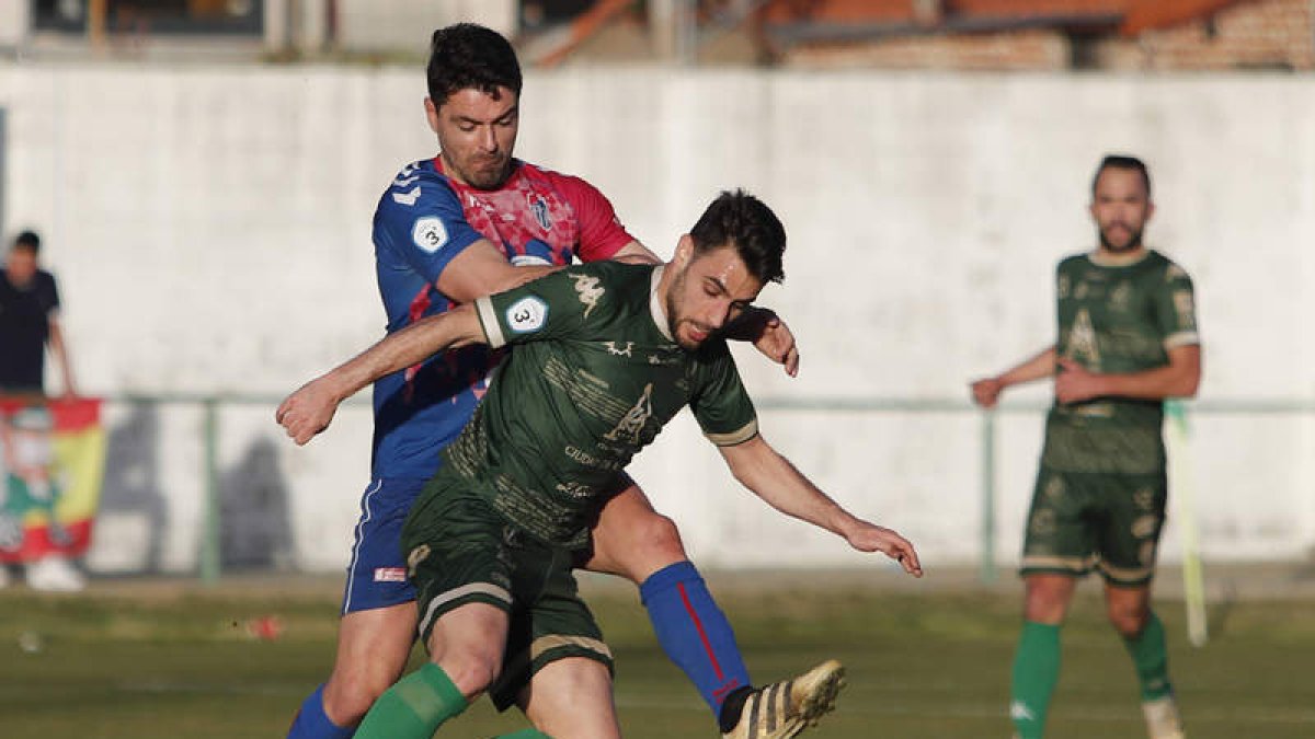 El equipo maragato logró una victoria que le permite mantener el sueño del play off.