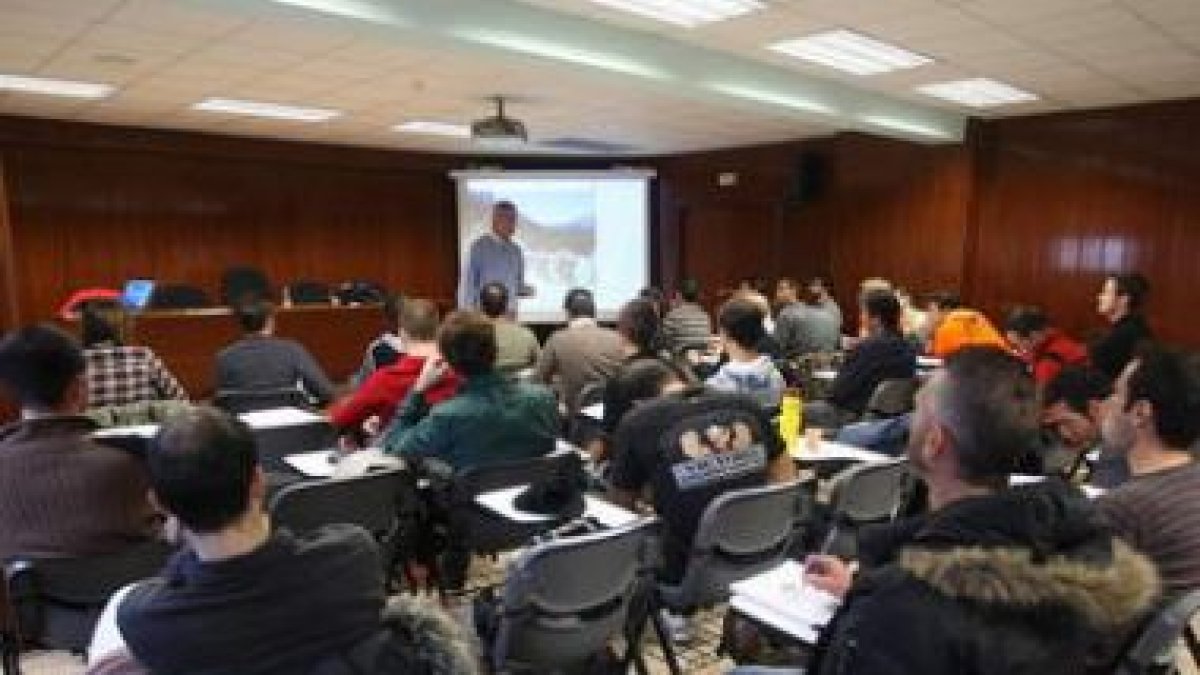 Las clases se imparten a diario desde las 9.00 a las 20.00 horas.
