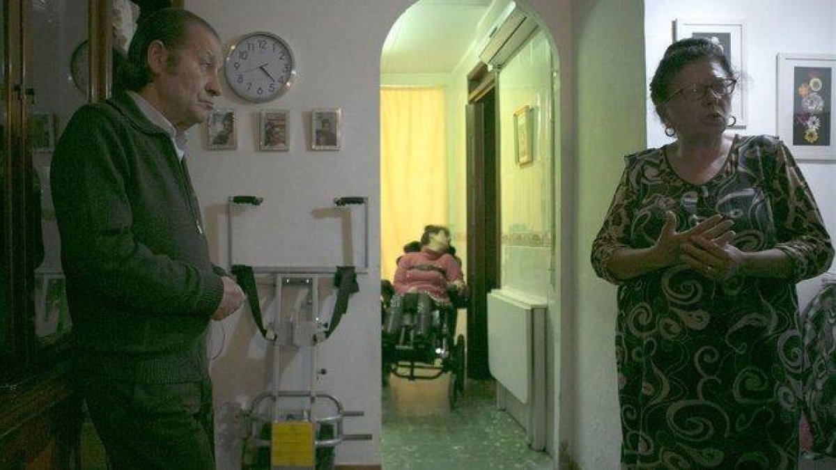 Joan, Carme y Macarena viven en un pequeño piso del barrio de Hostafrancs, en Barcelona.
