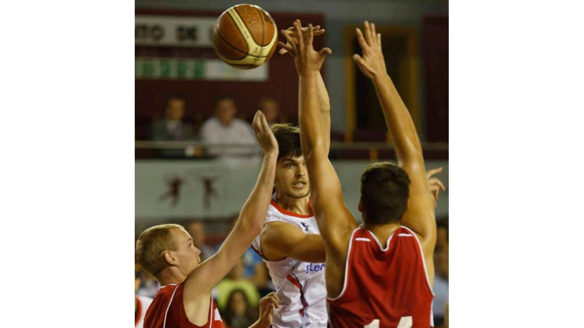 Agustinos E. Leclerc y ULE ALN marcan la pauta en la Liga EBA.