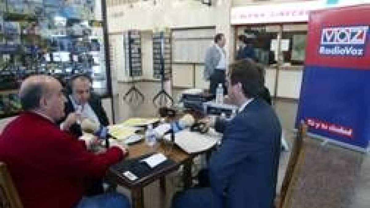 Radio Voz emitió ayer desde la estación de autobuses de Ponferrada