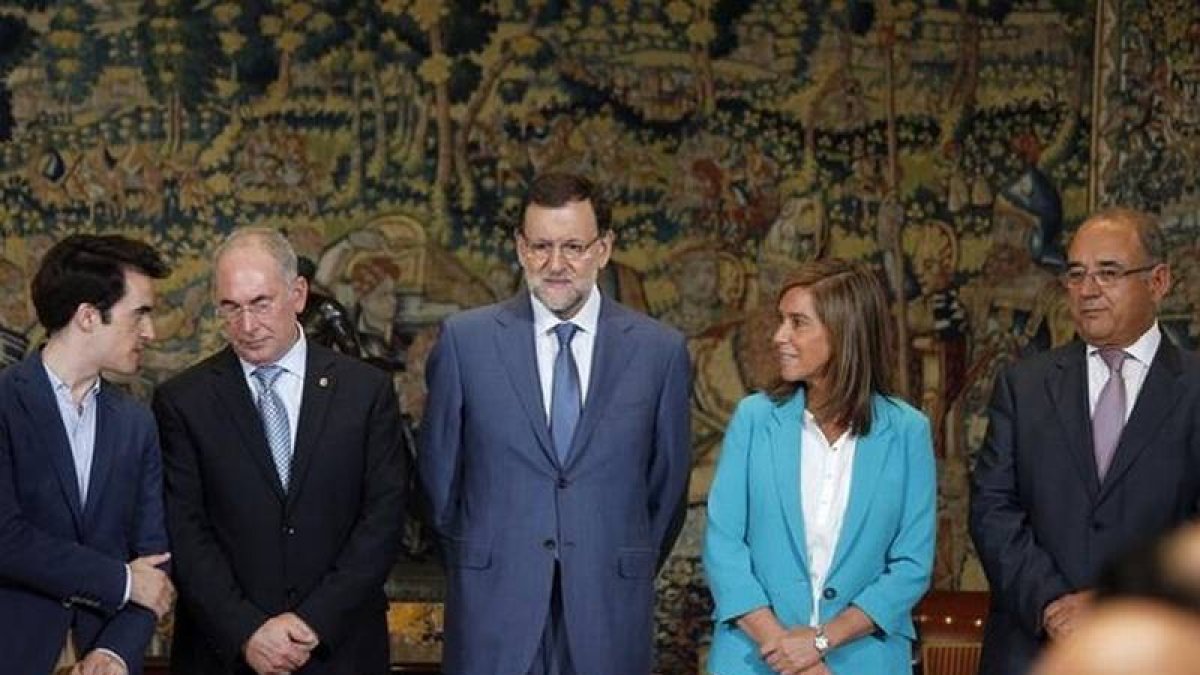 Mariano Rajoy, Ana Mato y los representantes de las asociaciones médicas.