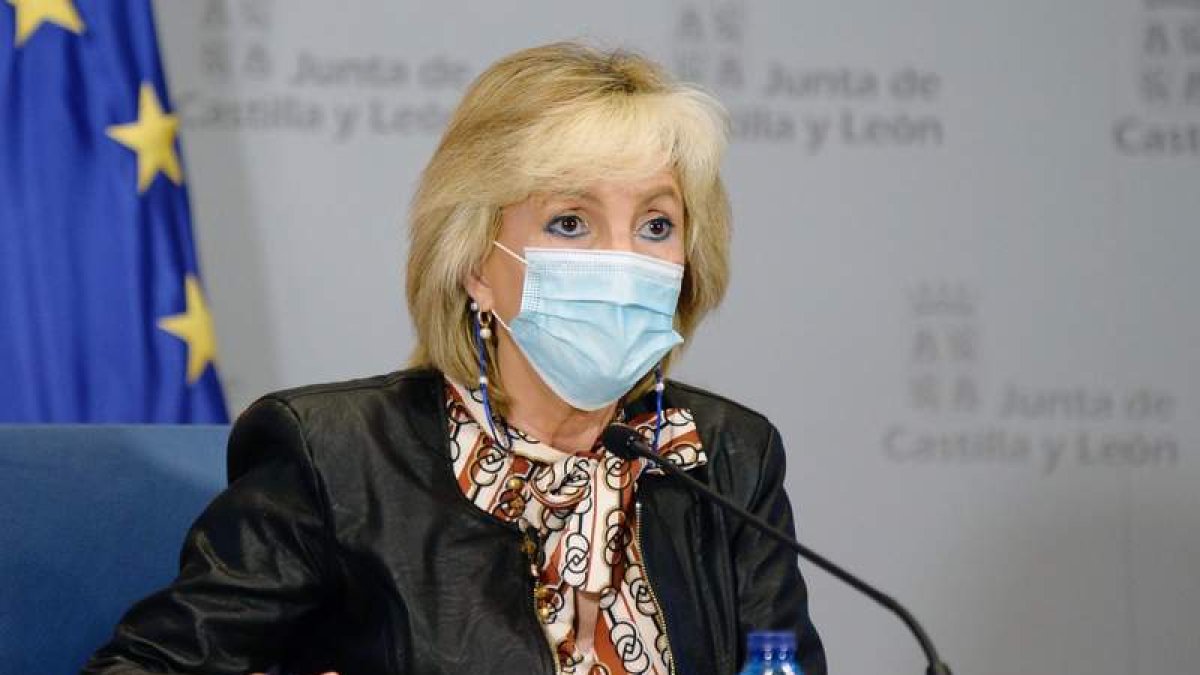 La consejera de Sanidad, Verónica Casado, durante la rueda de prensa de ayer. NACHO GALLEGO