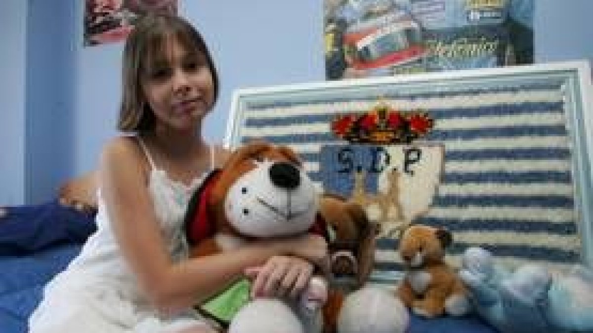 Paola Torres en la habitación de la casa de sus familiares de Ponferrada, donde está de vacaciones