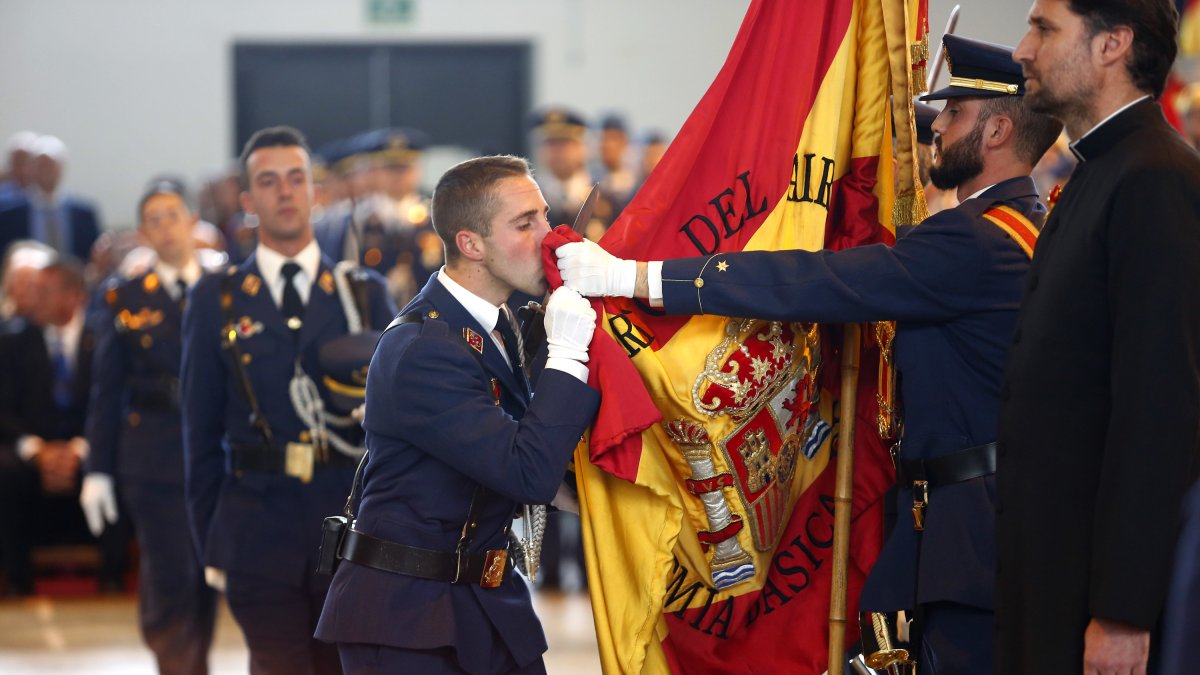 Actos con motivo de la Festividad de la patrona del Ejército del Aire y juramento de fidelidad a la bandera de los alumnos de la Academia Básica de La Virgen del Camino y de personal civil