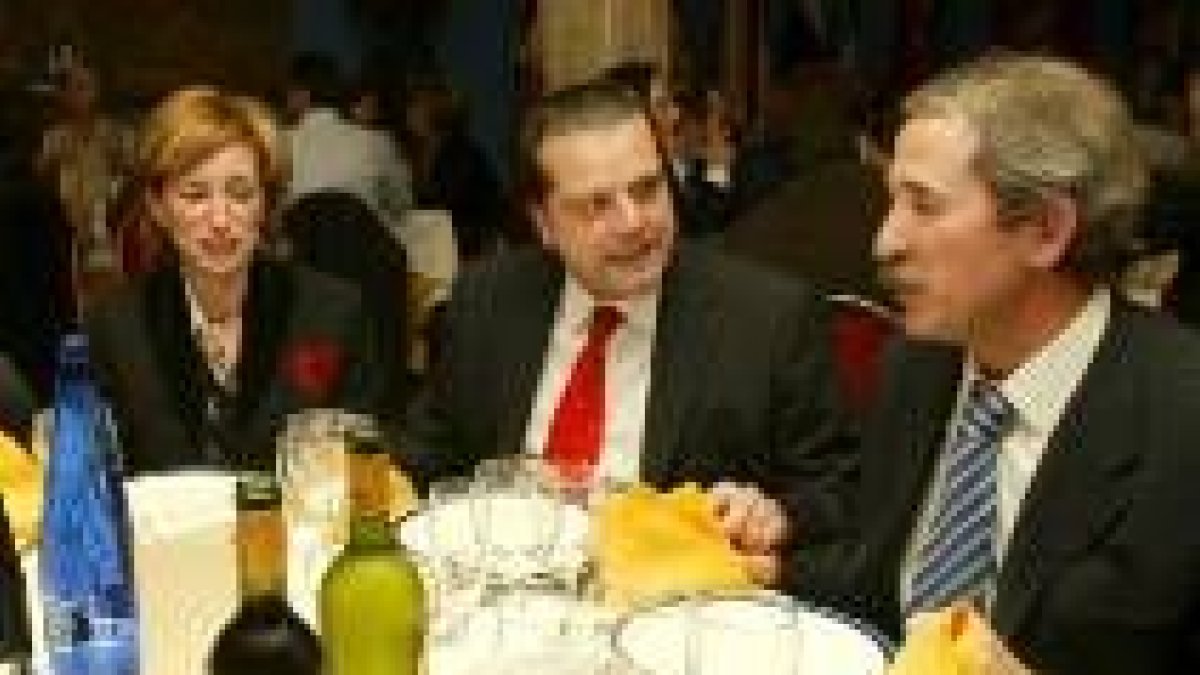 Fátima López Placer, Mario Amilivia y Ángel Escuredo en una imagen de archivo en Ponferrada