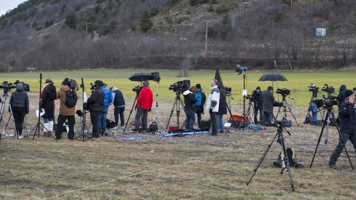 Despliegue periodístico en la localidad de Seyne-les Alpes.
