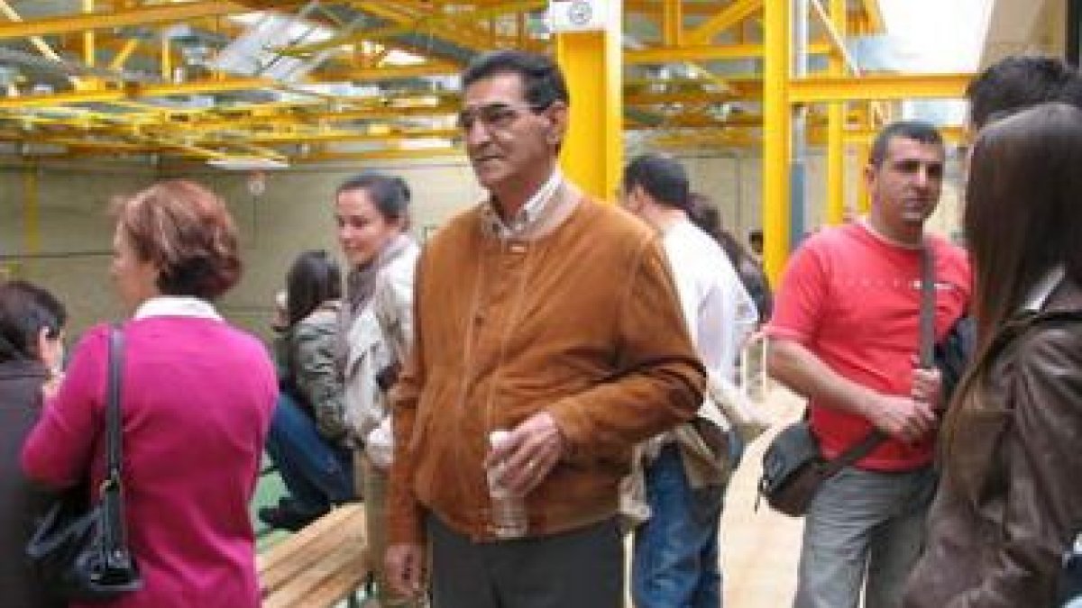 El homenaje a Quini unió en torno suyo al deporte de la comarca y la Ponferradina no podía faltar.