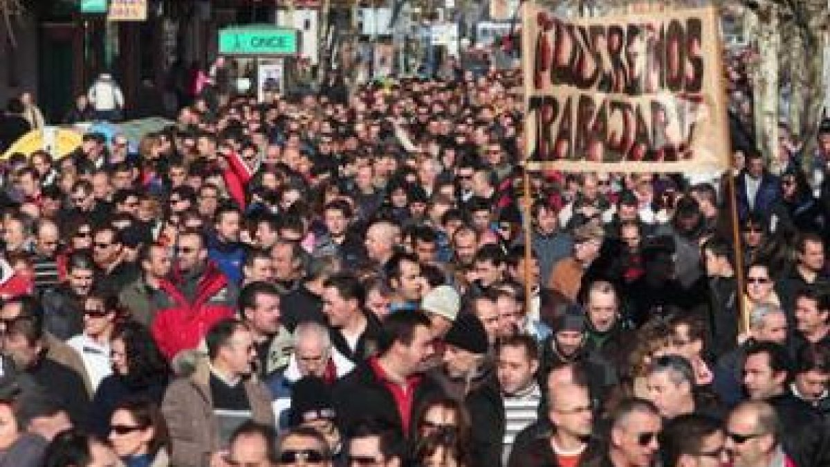 Un gentío tomó las calles de León para reinvindicar por el futuro de la mina.