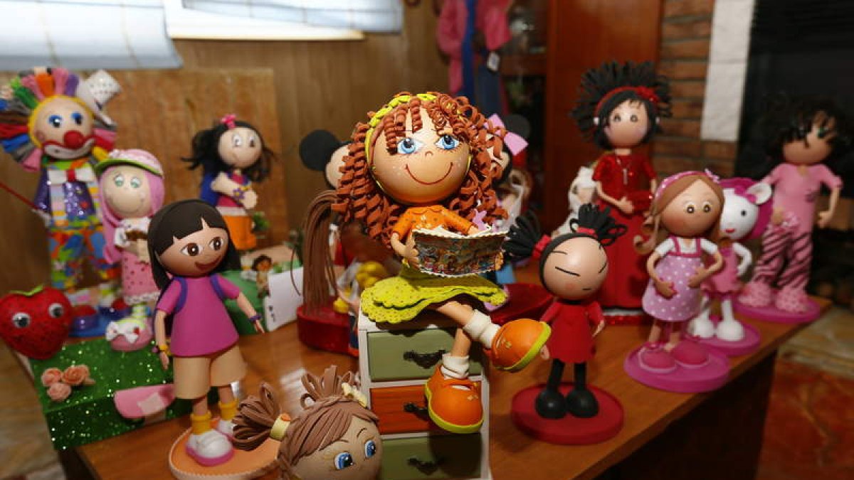 Una muestra de las muñecas artesanas