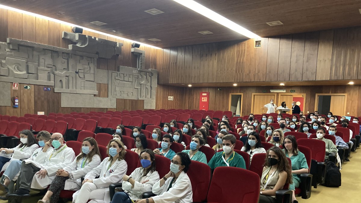El gerente tuvo unas palabras de bienvenida para los residentes. DL