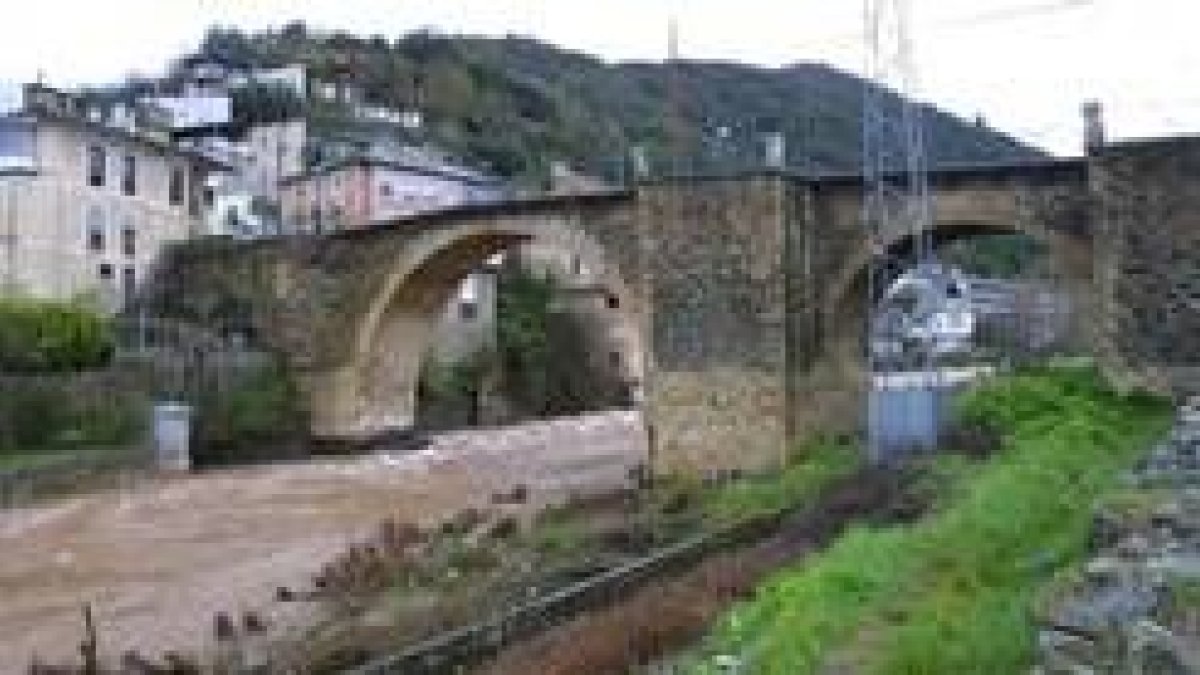 Aspecto del río Burbia a su paso por la localidad de Villafranca del Bierzo