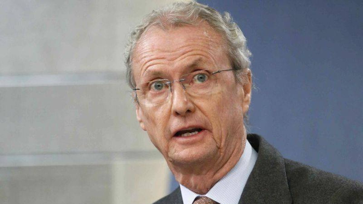 El ministro de Defensa, Pedro Morenés, durante una rueda de prensa.