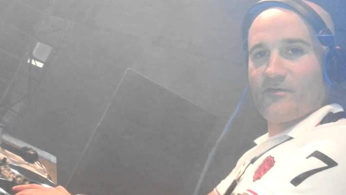 El productor y DJ Albert Novo actuará mañana en las fiestas de Cabañas Raras después de Hook.