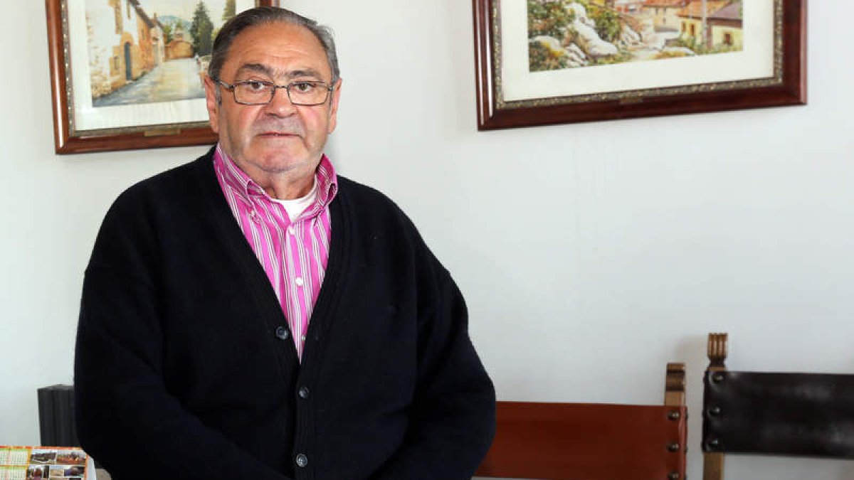 Julio González lleva 40 de sus 66 años como alcalde. MARCIANO PÉREZ