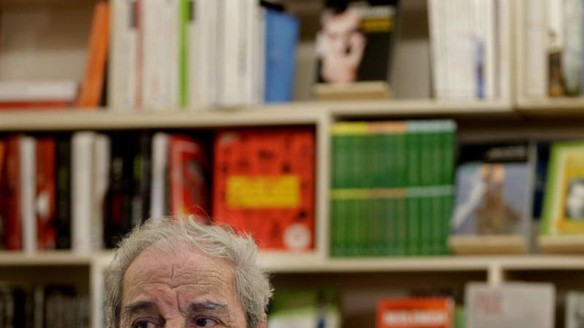 El escritor Juan Marsé, en una conversación junto a Vila-Matas