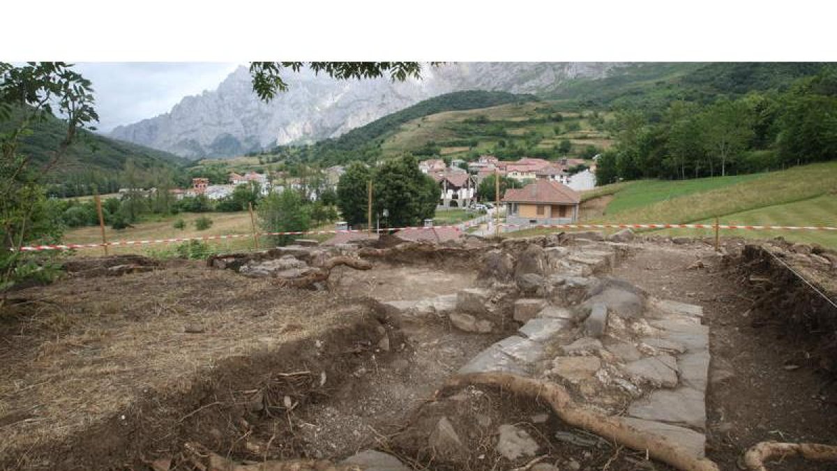 Restos de la ermita hallada en los terrenos en los que se levantará el centro de visitantes.