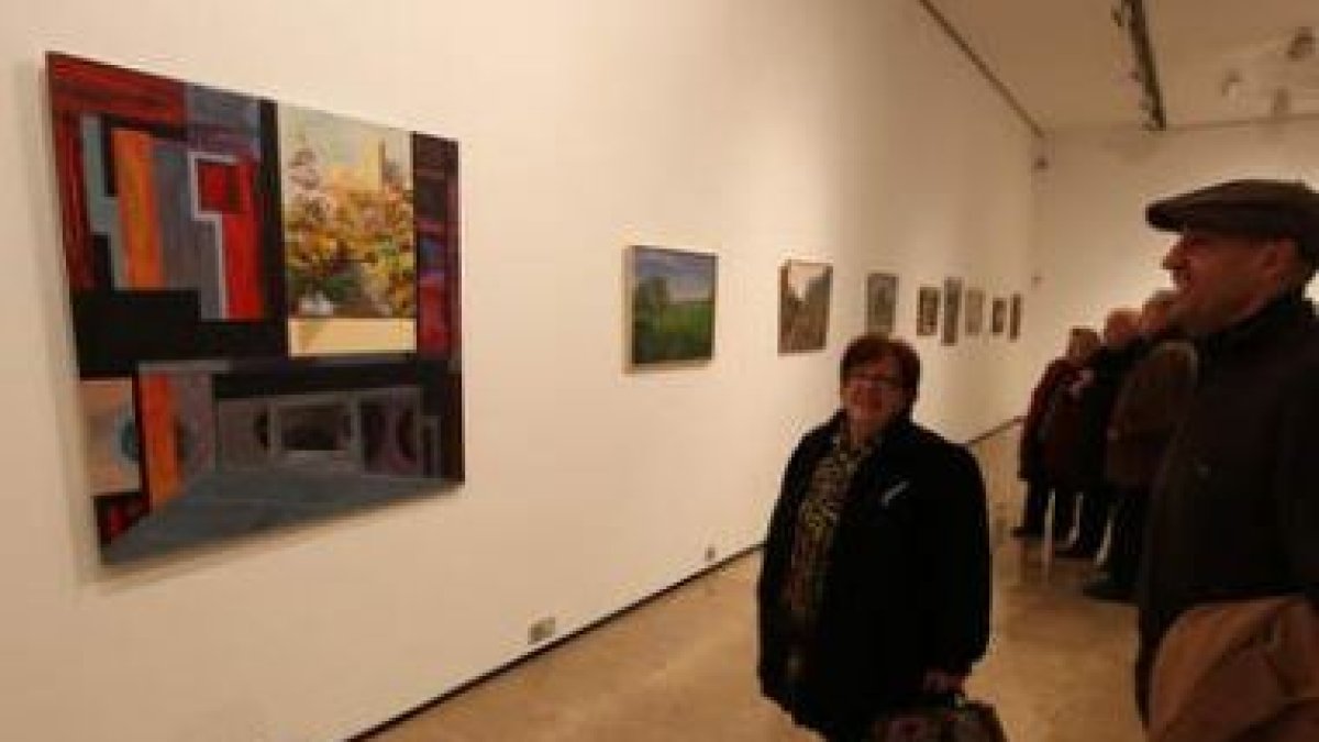 La exposición sobre el castillo de Cornatel se inauguró ayer en la sede de Caja España.