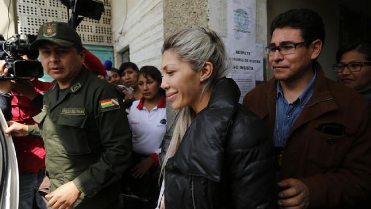 Gabriela Zapata, exnovia de Evo Morales, a la salida de una comisaría de policía en La Paz.