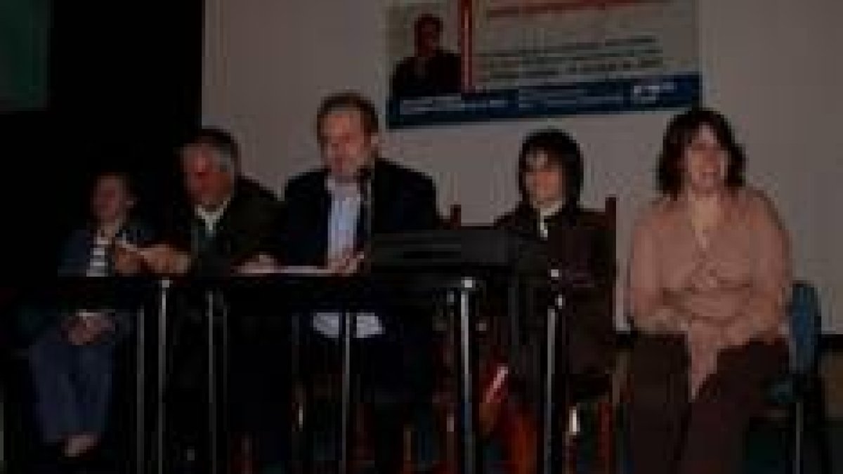 El candidato del PP, Juan Javier Gándara, durante el acto ayer de la presentación de la candidatura