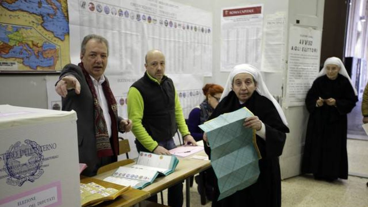 Un colegio electoral de Roma ya ha abierto las urnas.