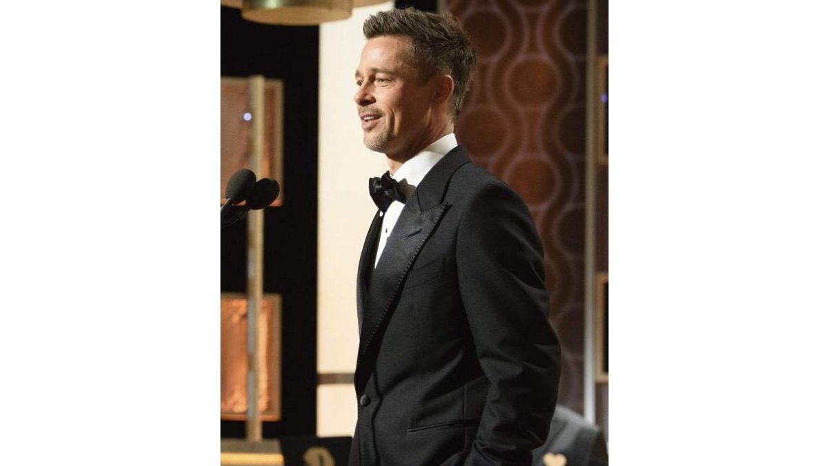 Brad Pitt vuelve a sonreir en soledad
