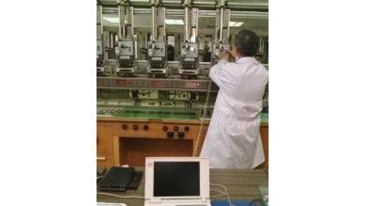 Imagen de un trabajador en el centro regional de Iberdrola