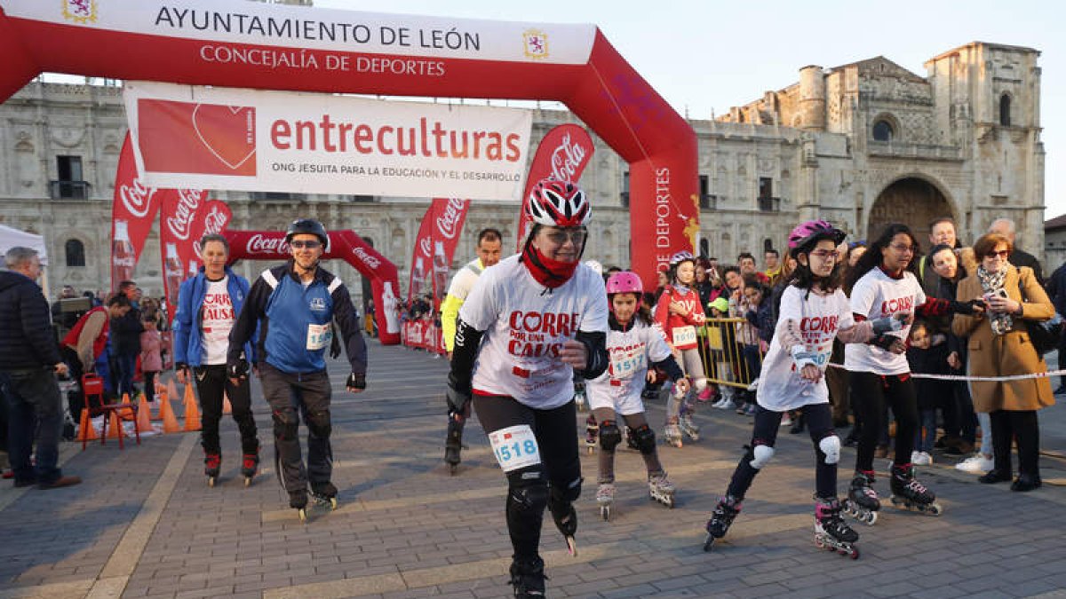 Participantes en la carrera en la meta de salida. F. OTERO PERANDONES